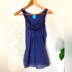 HIP (happening in the present) detailed navy blue layered tank (M)